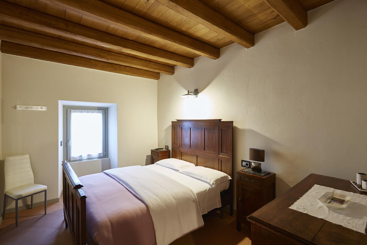 Palazzo Eleonora Bed and Breakfast Monasterolo del Castello Exteriör bild