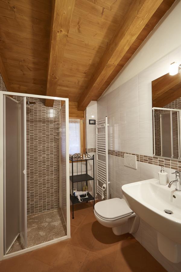 Palazzo Eleonora Bed and Breakfast Monasterolo del Castello Exteriör bild