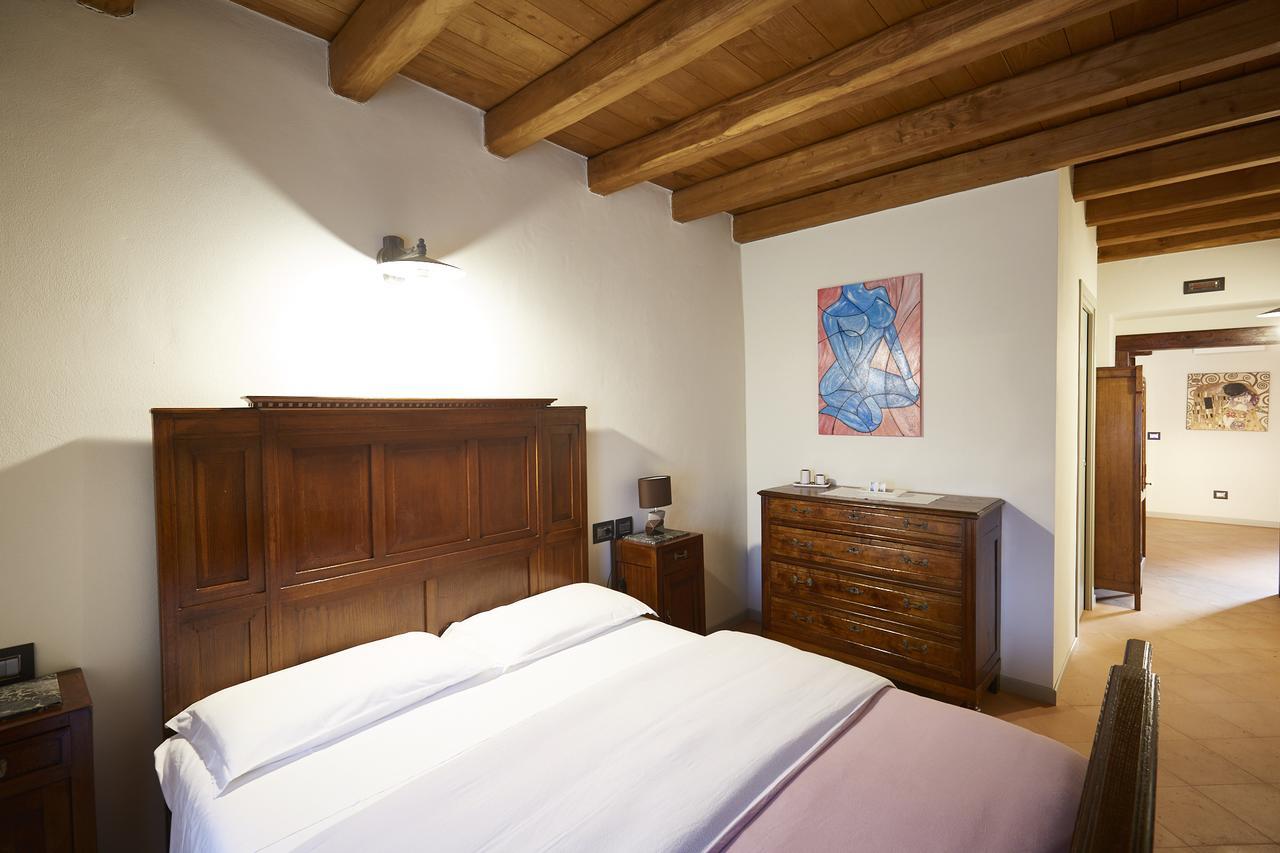 Palazzo Eleonora Bed and Breakfast Monasterolo del Castello Exteriör bild