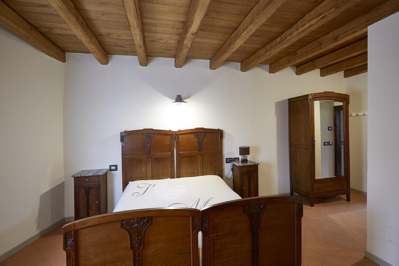 Palazzo Eleonora Bed and Breakfast Monasterolo del Castello Exteriör bild