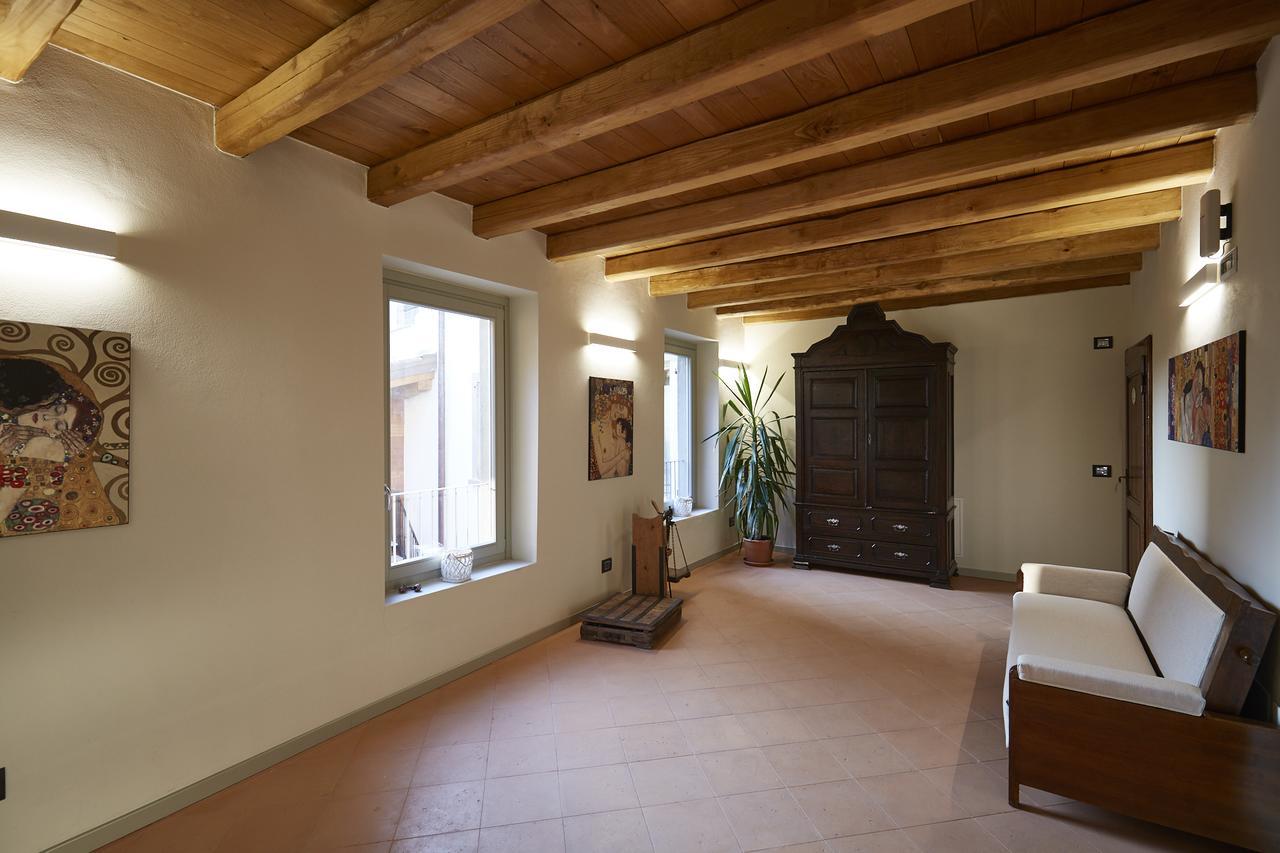 Palazzo Eleonora Bed and Breakfast Monasterolo del Castello Exteriör bild